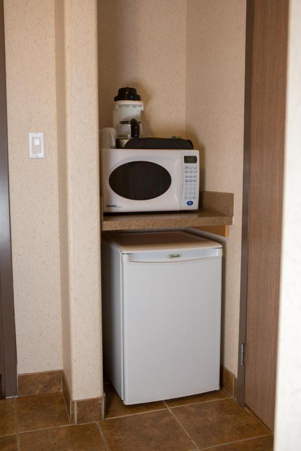 Peavine Inn & Suites High Prairie Exteriör bild